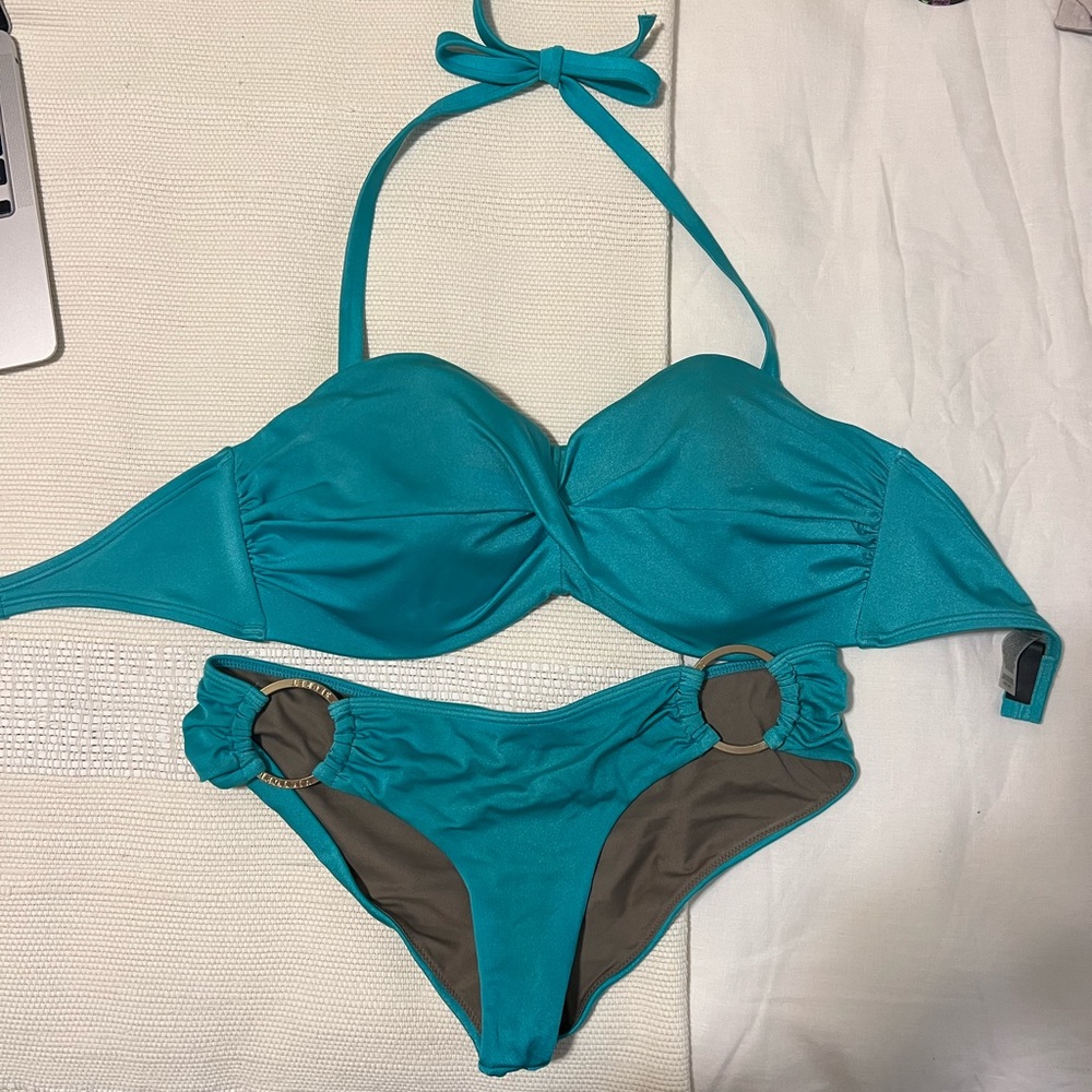 Turquoise 34DD top w SMALL bottom VS